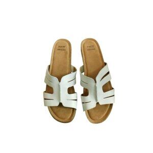Earth Origins Size 10M White Leather Flat Sandals NEW